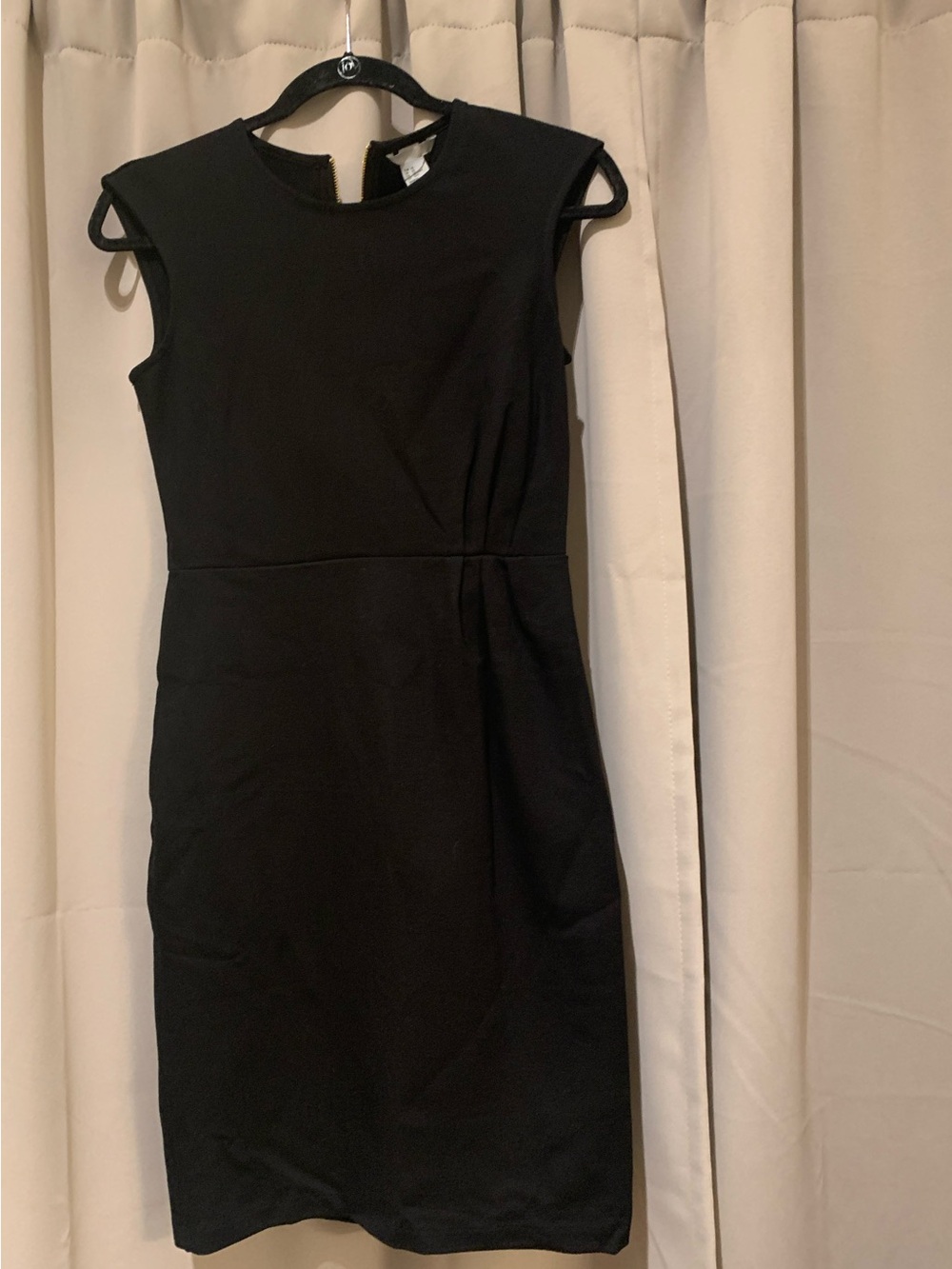 🖤 H&M Black Fitted Sleeveless Dress – Size XS